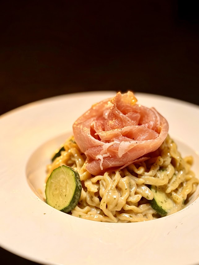 Creamy pasta with prosciutto